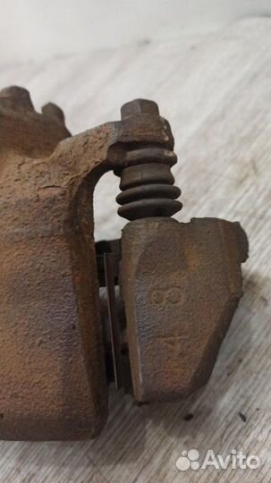 Суппорт передний правый Mitsubishi Lancer 9 CS3A