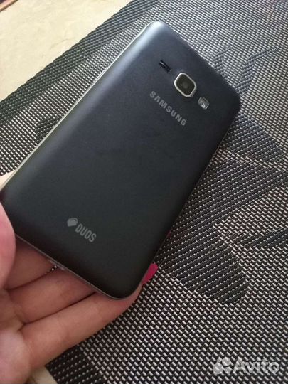 Телефон Samsung j1 2016