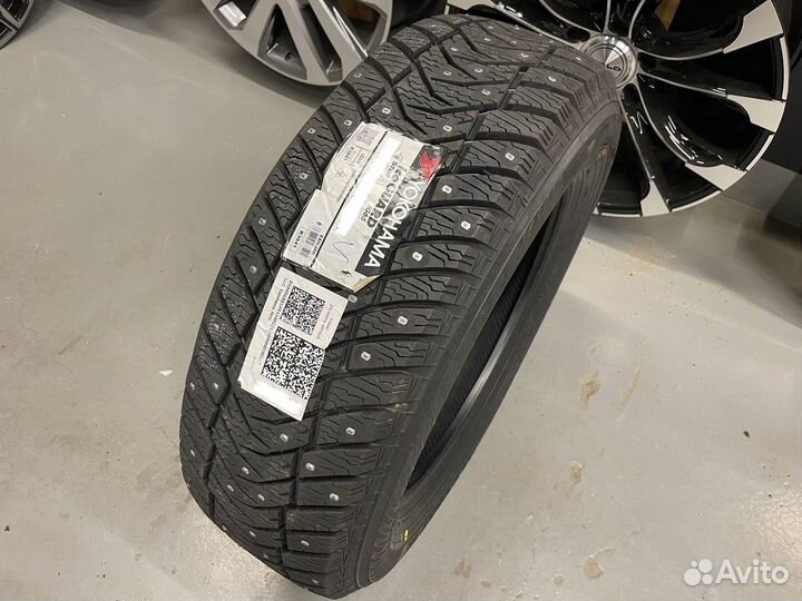 Yokohama IceGuard Stud IG65 275/40 R20 106T