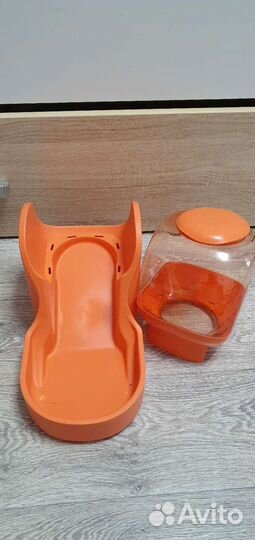 Автоматическая кормушка для кошек и собак