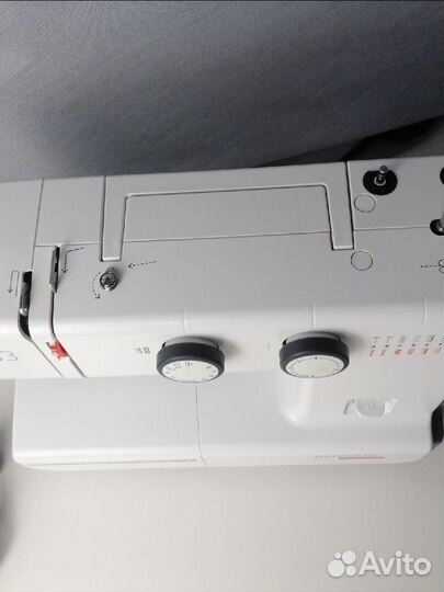 Швейная машина bernette 33