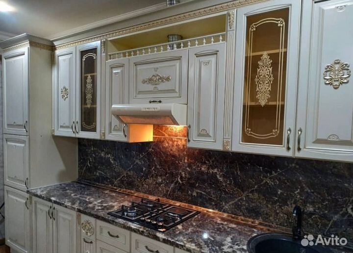 Цена за весь крашенный угловой кухонный гарнитур