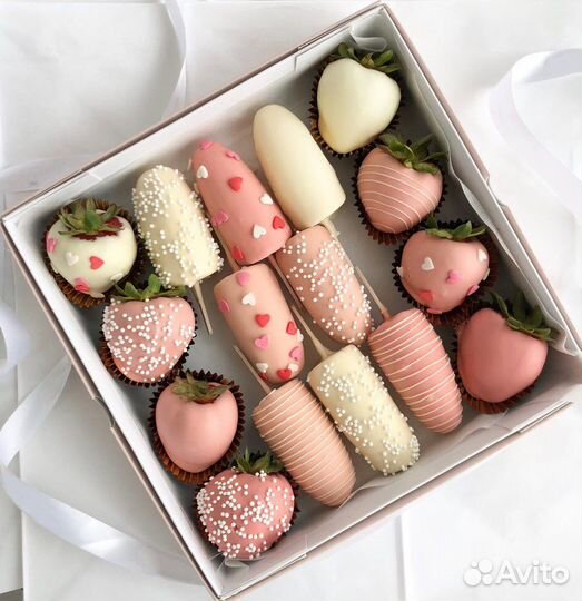 Клубника и бананы в шоколаде