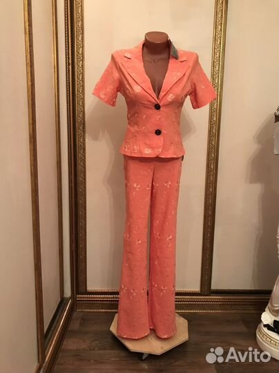 Костюмы женские
