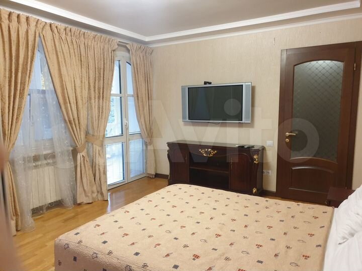 Дом 250 м² на участке 1 сот.