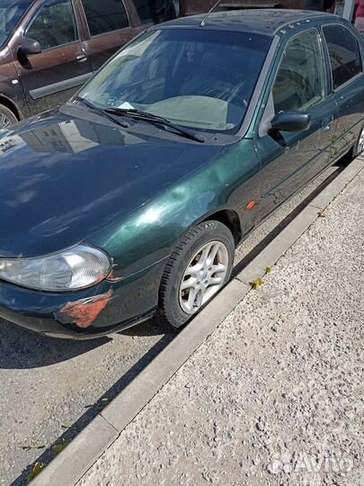 Ford Mondeo 2.0 МТ, 1998, битый, 200 000 км