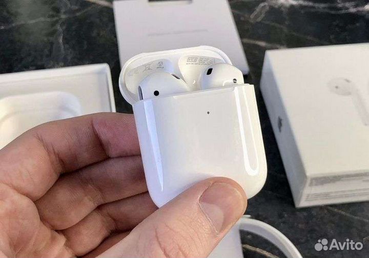 Airpods 2 (на гарантии+чехол)