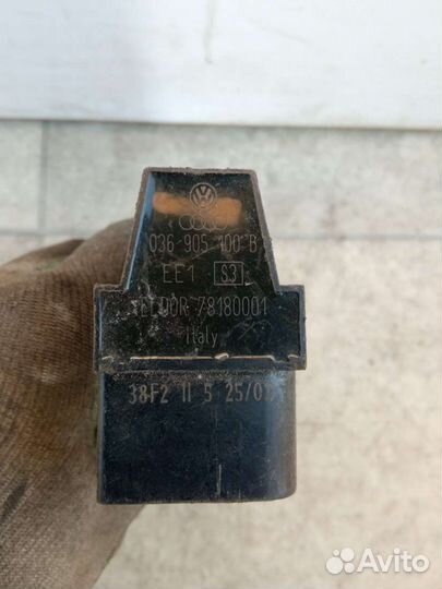 Катушка зажигания Volkswagen Golf 4 036905100B