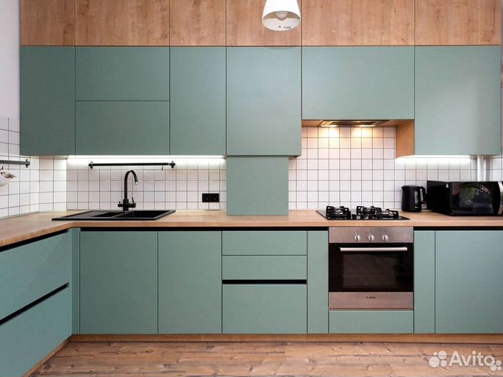 Уютный кухонный гарнитур в современном стиле