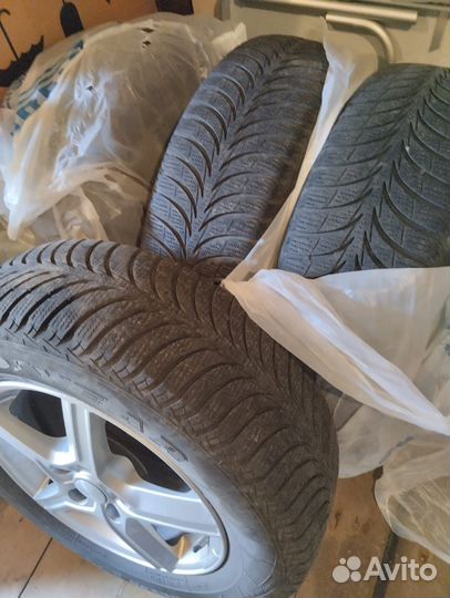 Goodyear UltraGrip Ice 215/65 R16