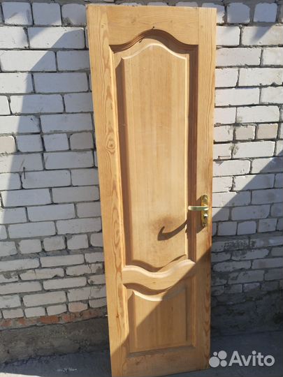 Деревянная дверь