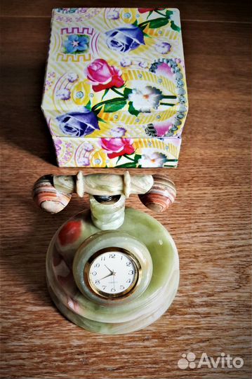 Сувенир настольный из оникса - часы