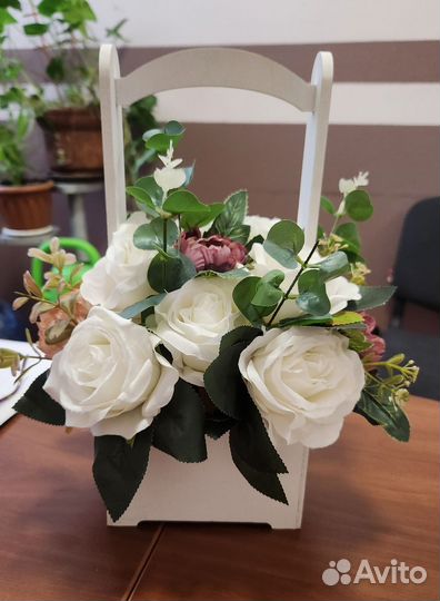 Цветы в деревянном кашпо Искусственные