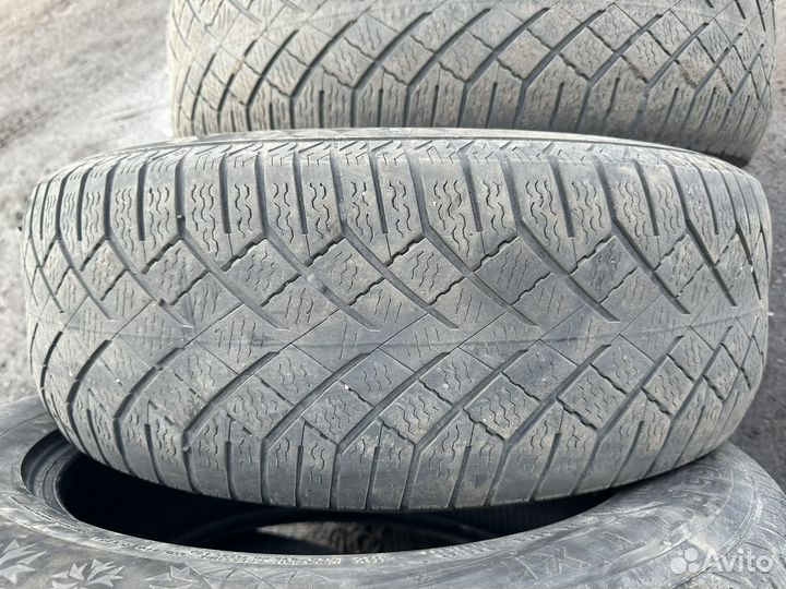 Continental ContiVikingContact 7 215/65 R17