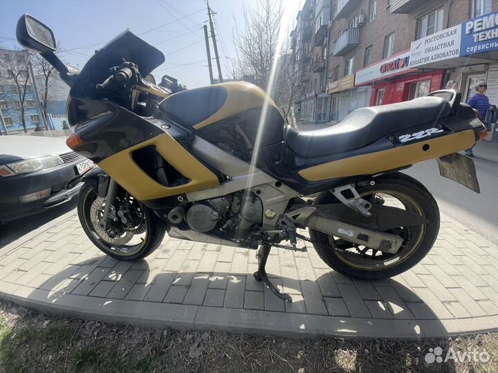 Kawasaki zzr400-2