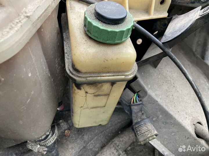 Бачок гидроусилителя Ауди 80 b4
