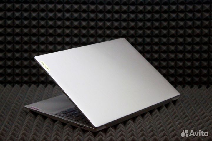 Свежий ноутбук Lenovo с сенсорным экраном