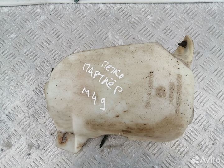 Бачок омывателя Peugeot Partner M49