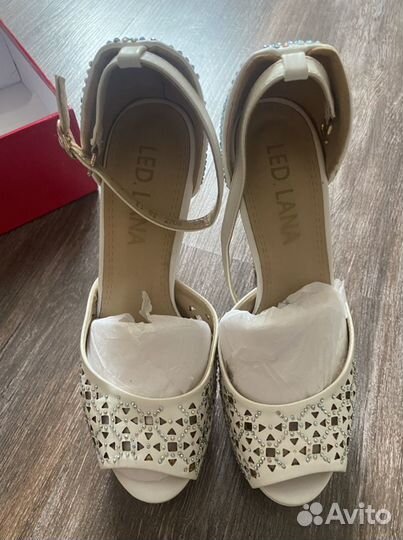 Босоножки женские