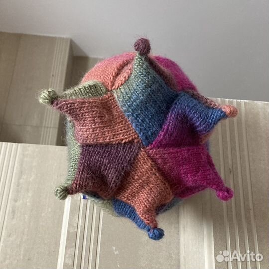 Дизайнерская вязаная шапка