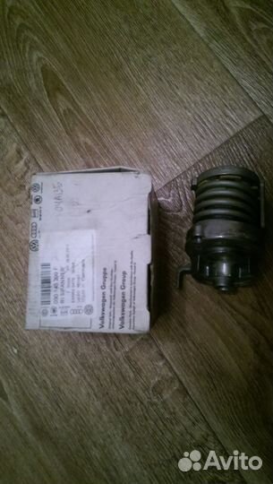 Продам натяжной ролик ремня генератора (030145299F