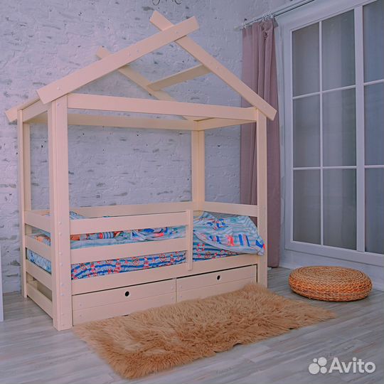 Детская кровать с домиком