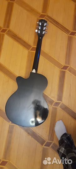 Акустическая гитара