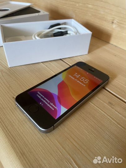 iPhone SE, 32 ГБ