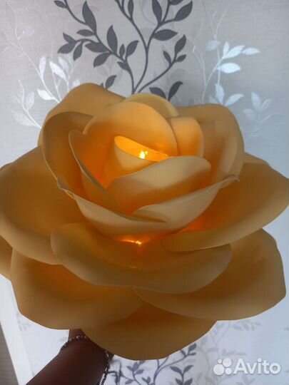 Роза на бокале с диодной свечкой