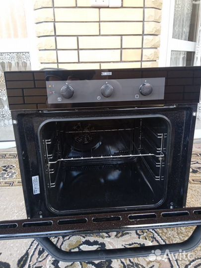 Духовой шкаф Zanussi ZOB561NQ