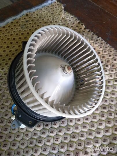 Моторчик отопителя на Mazda