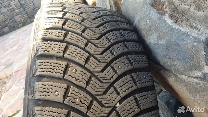 Michelin Agilis X-Ice North 215/50 R17 95T