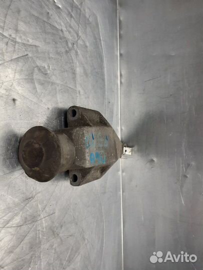 Кронштейн двигателя передний Audi 80/90 B3
