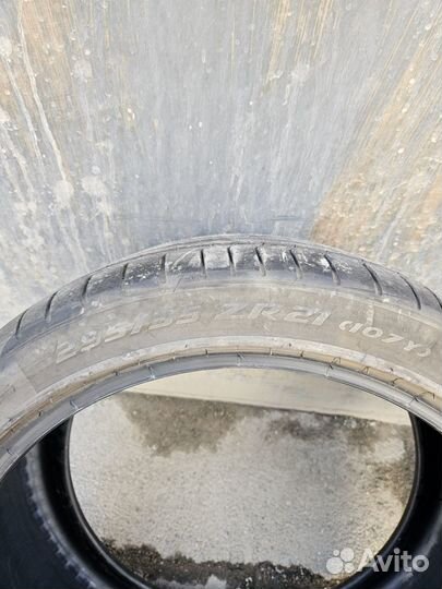 Pirelli P Zero 295/35 R21