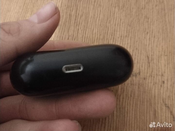 Беспроводные наушники airpods