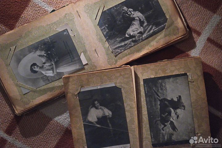 Старинные открытки в двух альбомах