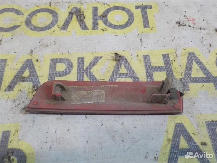 Отражатель в бампер задний левый Renault Duster 2