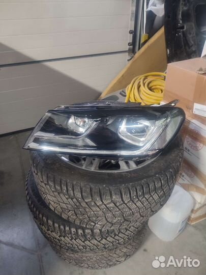 Фара головного света VW Touareg 2 рестайлинг