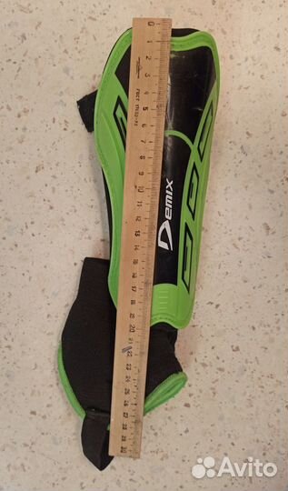 Щитки футбольные детские Demix