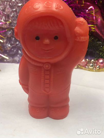 Пластиковый космонавт игрушки СССР