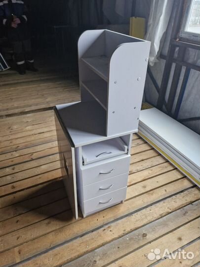 Маникюрный стол