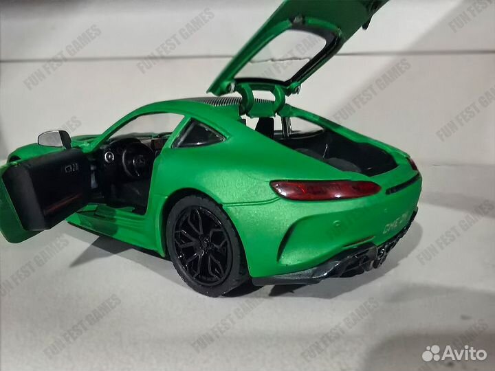 Машинка металлическая Mercedes AMG GT R 1:24