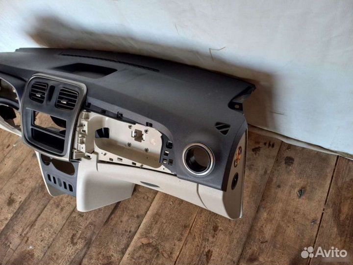 Торпедо Renault Logan седан 1.6 2014