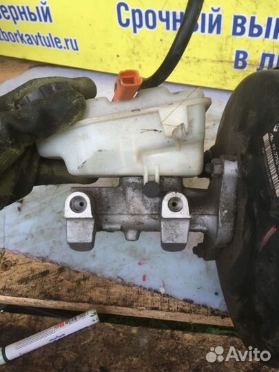 Вакуумник тормозной Nissan Almera