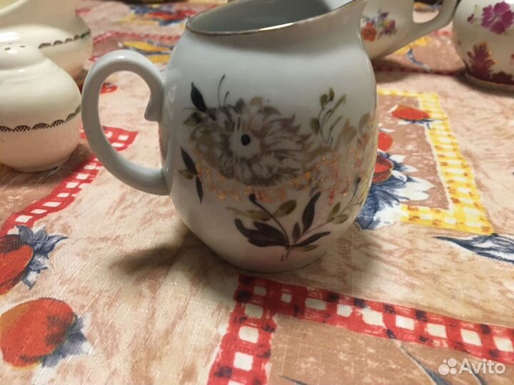 Фарфоровый молочник