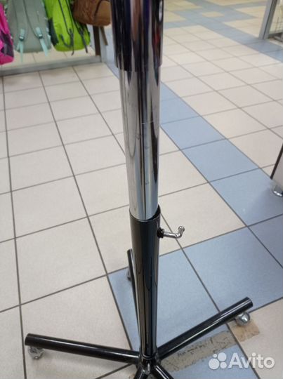 Вешало напольное винтовое