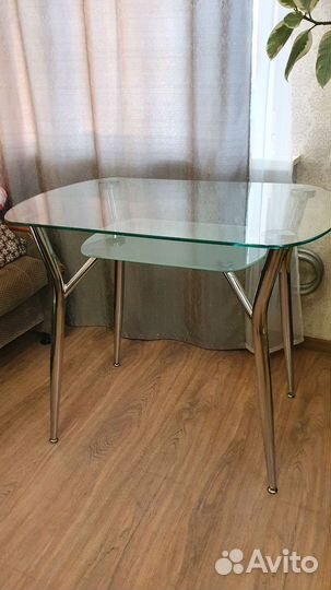 Кухонный стол стеклянный