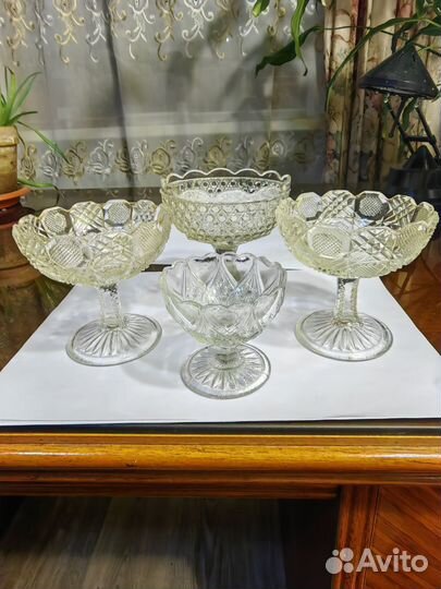 Хрустальная конфетница на ножке