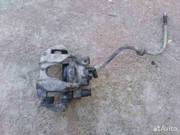 Суппорт правый Рено логан 2 2016