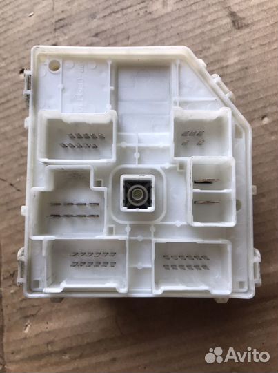 Блок предохранителей Тойота RAV4 2002(661)